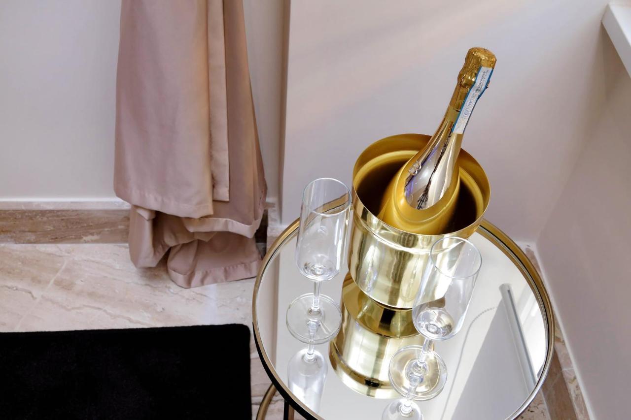 Trevi Diamond Luxury Suites & Jacuzzi Рим Экстерьер фото
